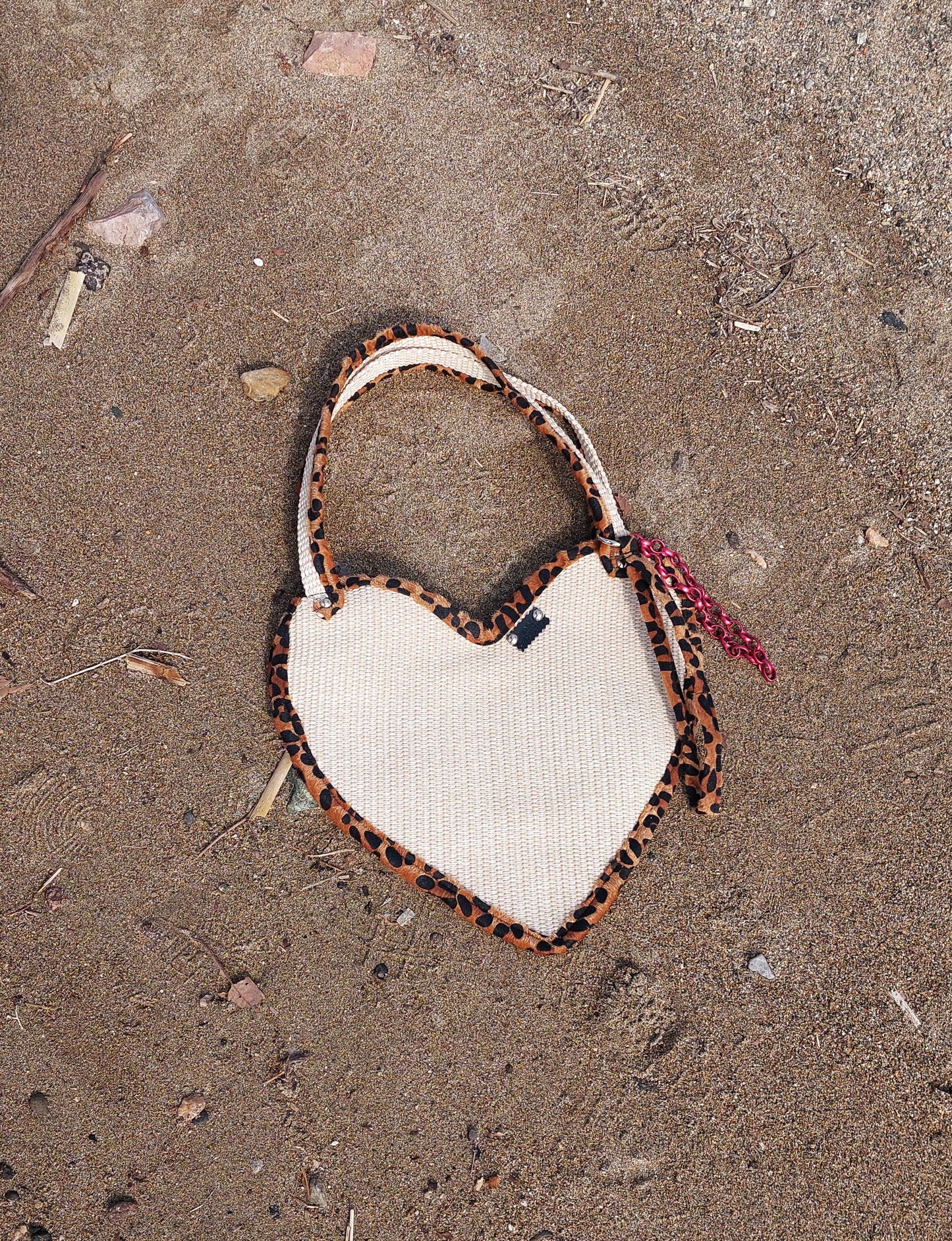 STRAW HEART SHOULDER BAG WITH HANDLES