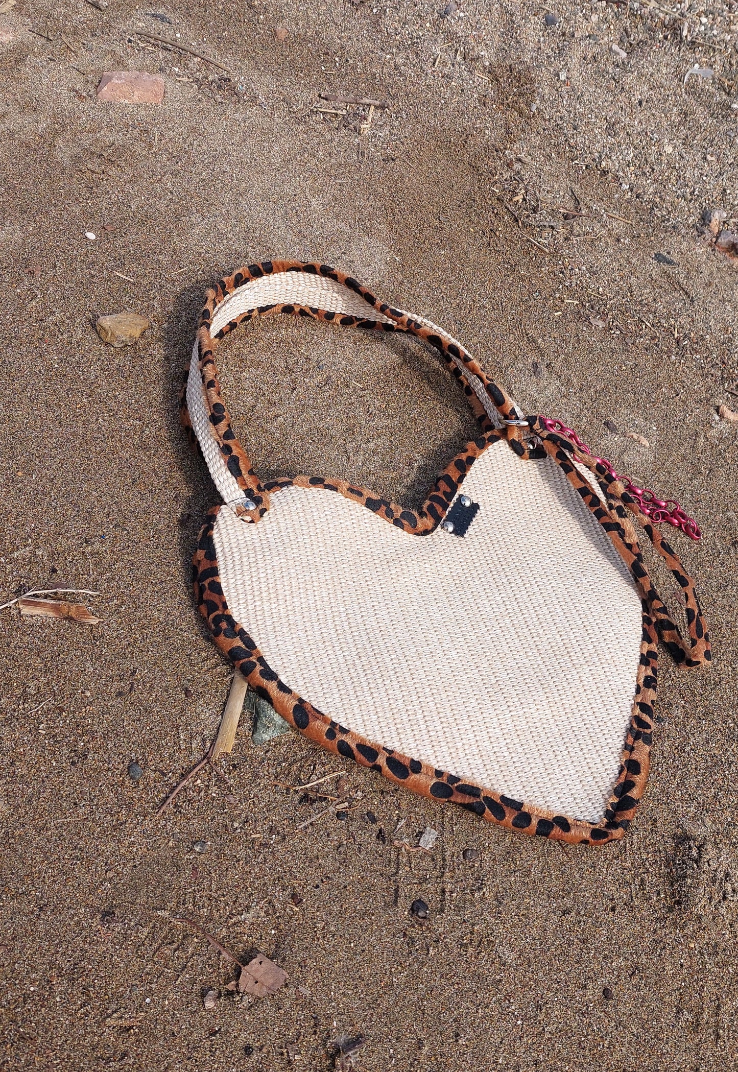 STRAW HEART SHOULDER BAG WITH HANDLES