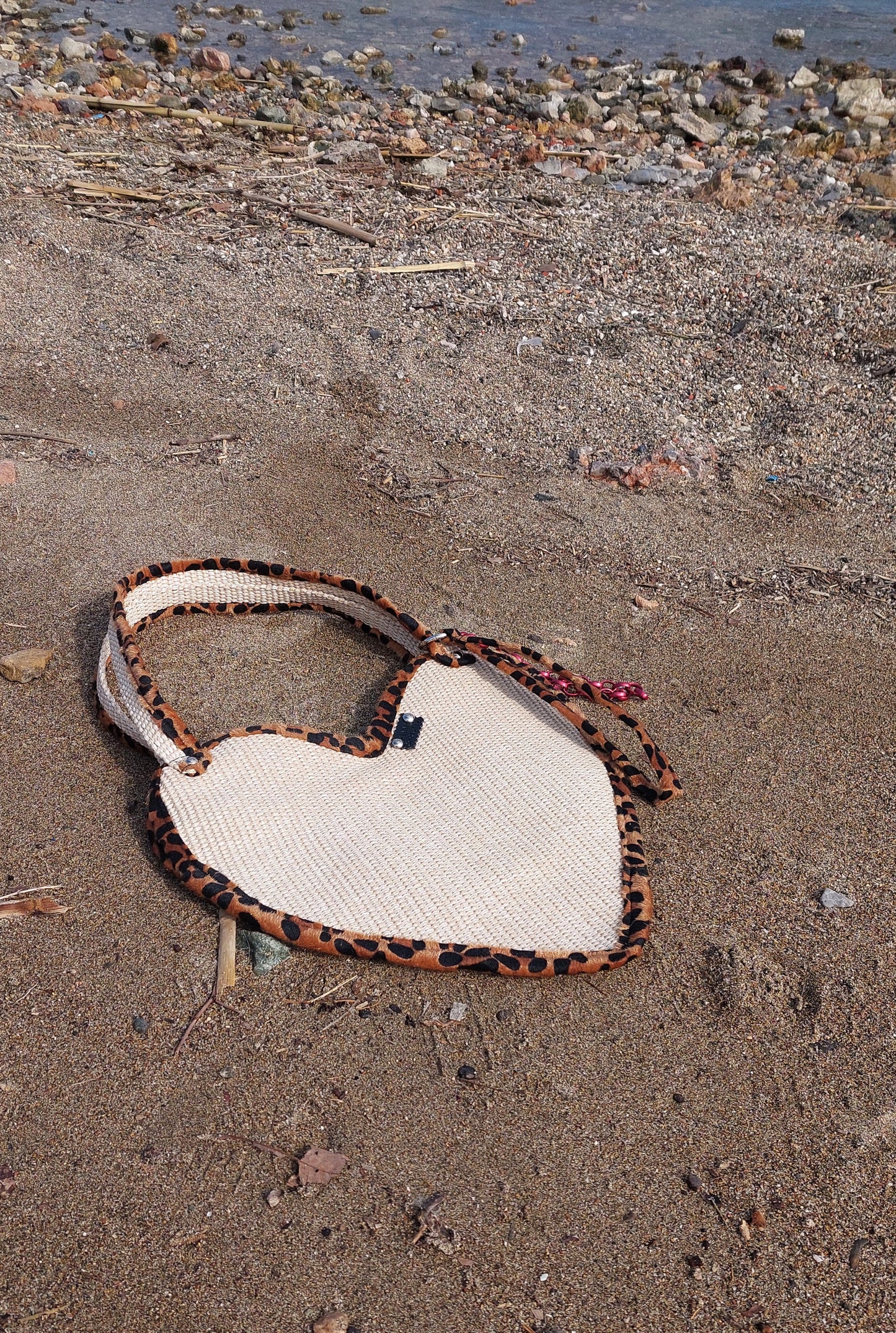 STRAW HEART SHOULDER BAG WITH HANDLES