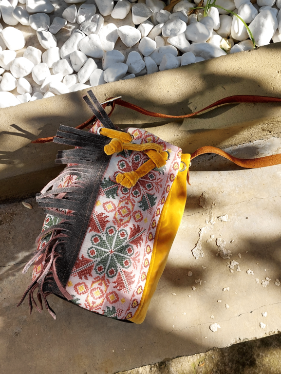 "SEMEDAKI" FRINGES BUCKET BAG WITH LEATHER STRAP
