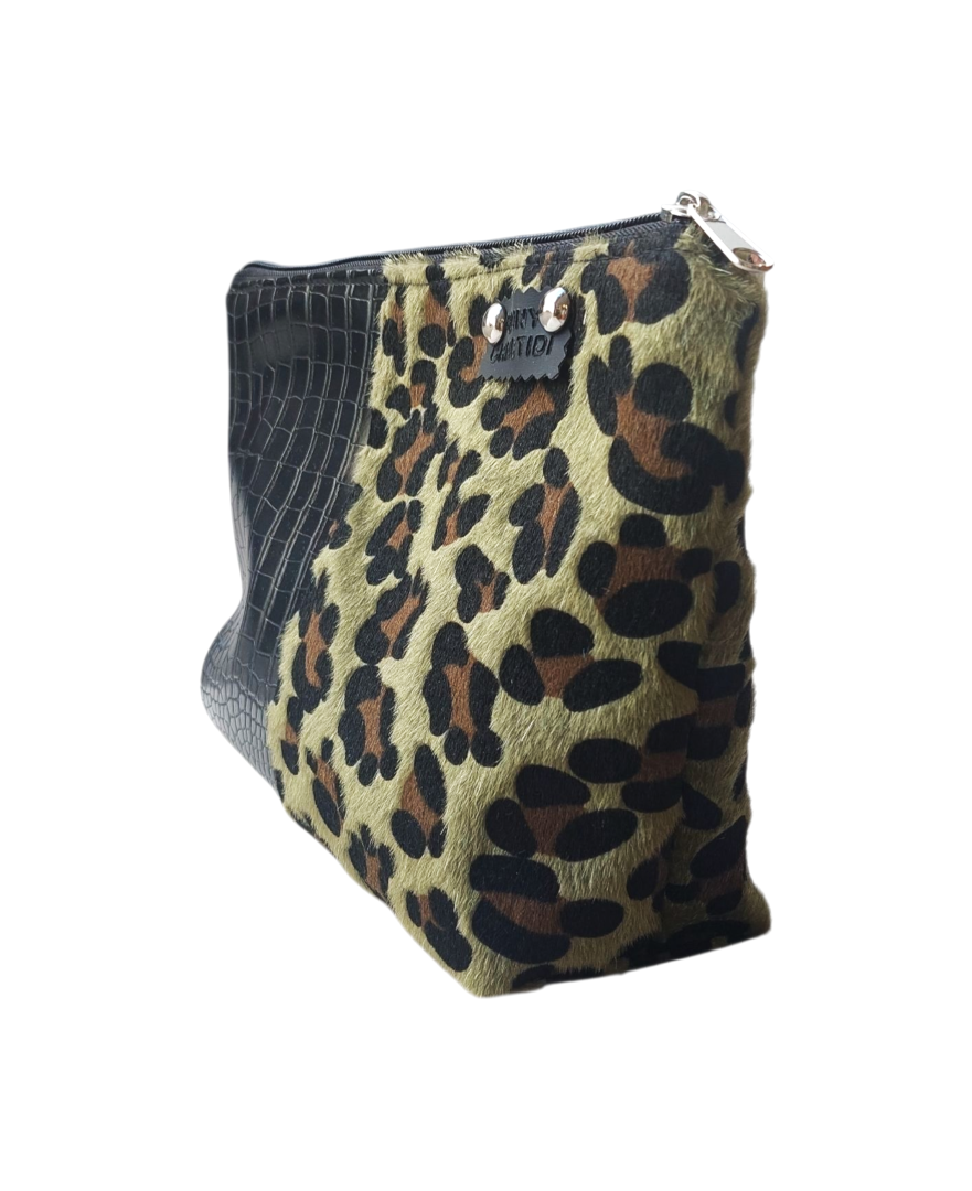BLACK&GREEN ZIPPER POUCH
