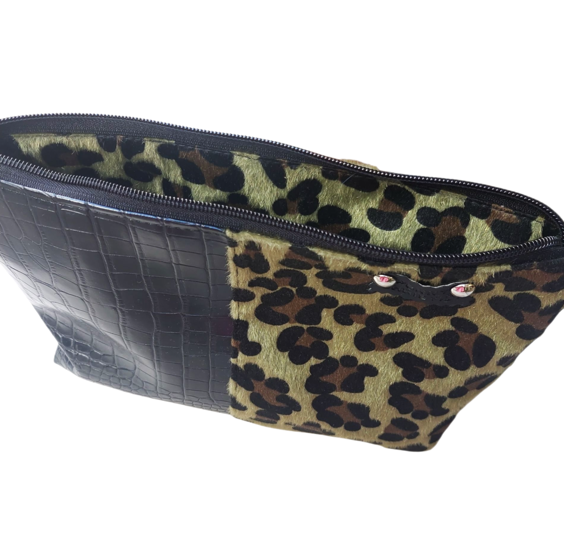BLACK&GREEN ZIPPER POUCH
