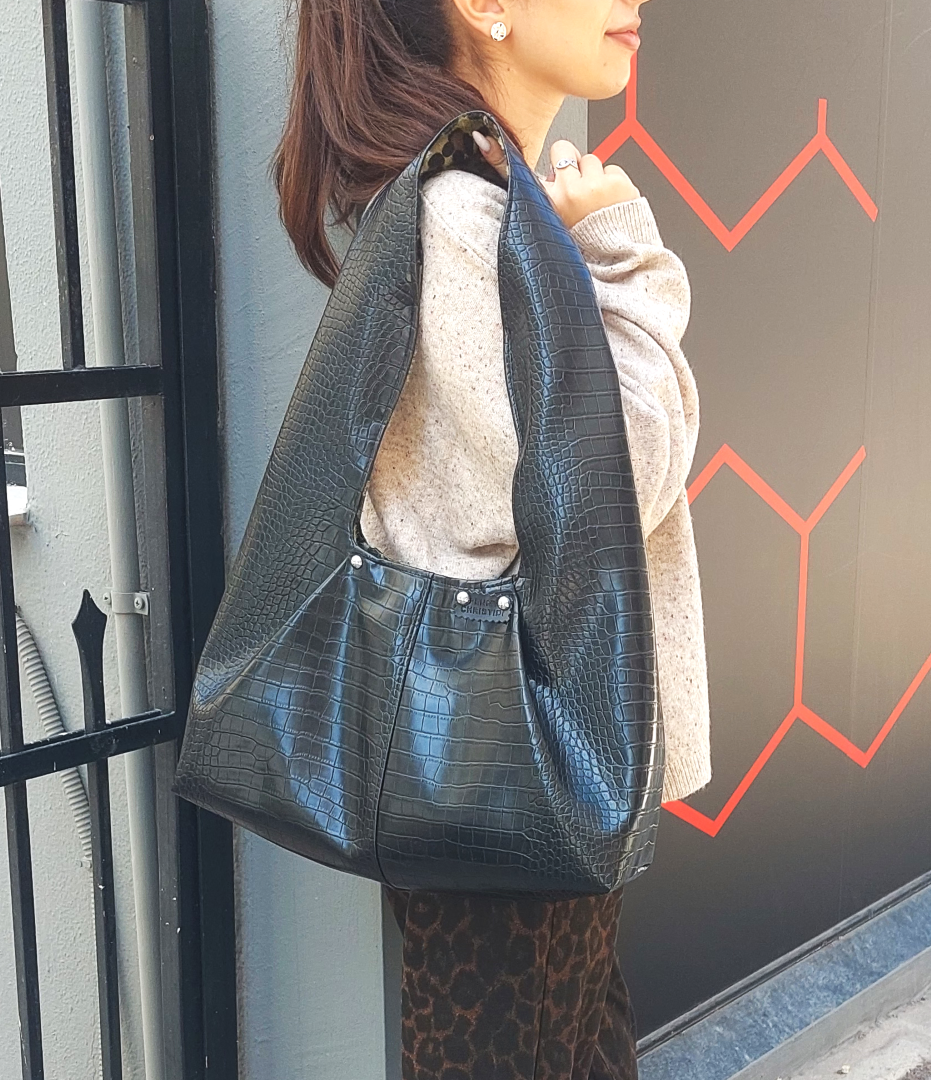 BLACK NET HOBO SHOULDER BAG