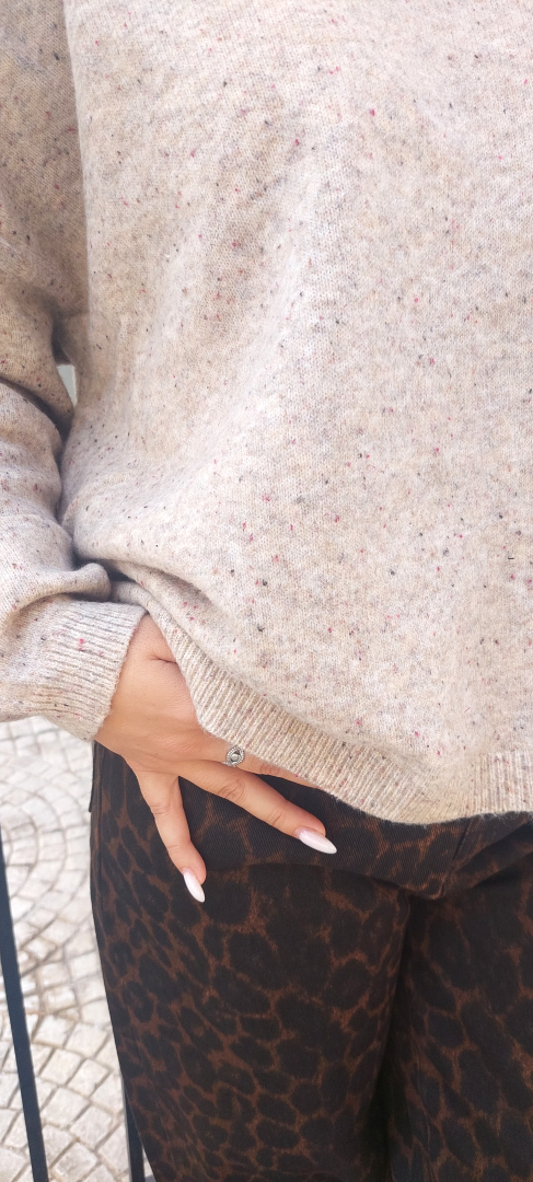 BEIGE BOX SWEATER