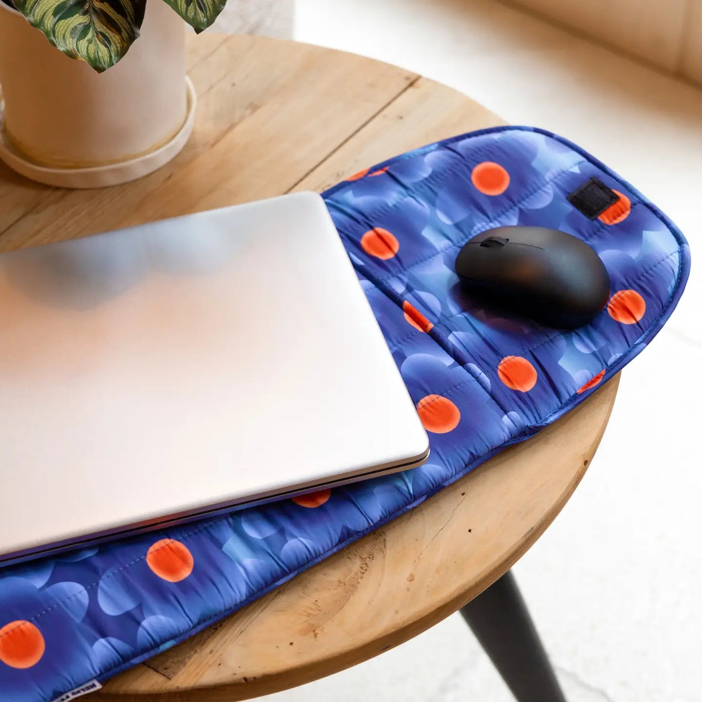 FLORAL PUFFY LAPTOP CASE BLUE 15"
