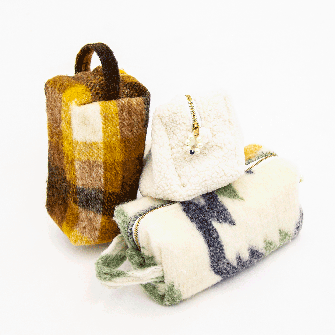 BEIGE HUG COSMETIC POUCH