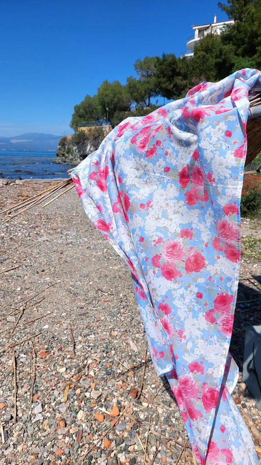 ROSES SHARONG WITH SCRUNCHIES