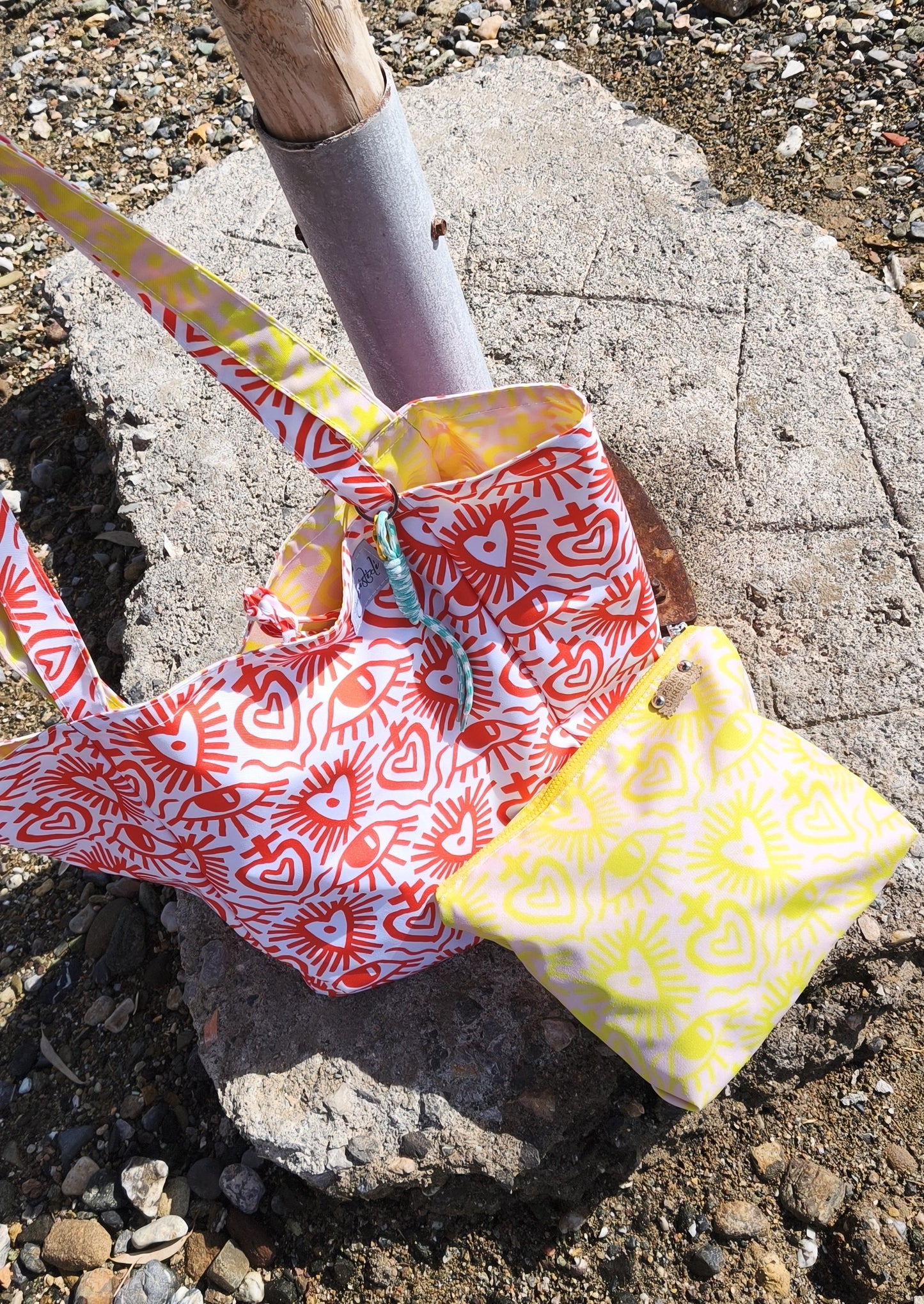 EYES YELLOW WATERPROOF POUCH