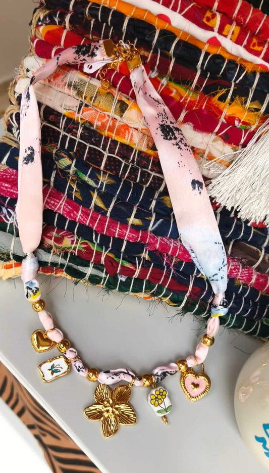 Κολιέ Pink μπαντάνα με Charms