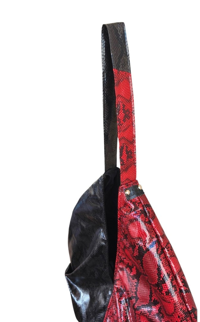 BLACK/RED LEATHERETTE TOKYO SHOULDER BAG