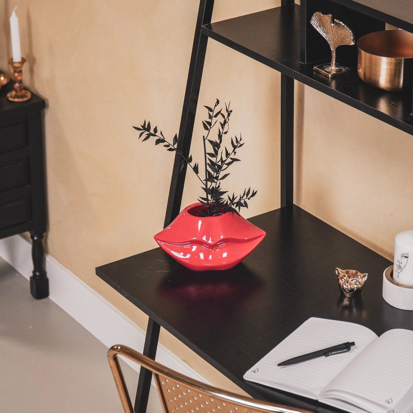 Red Lip Pot - 21x19x11cm