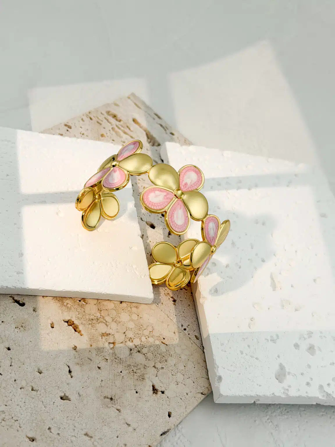 Ατσάλινο βραχιόλι Cuff Pink Flowers