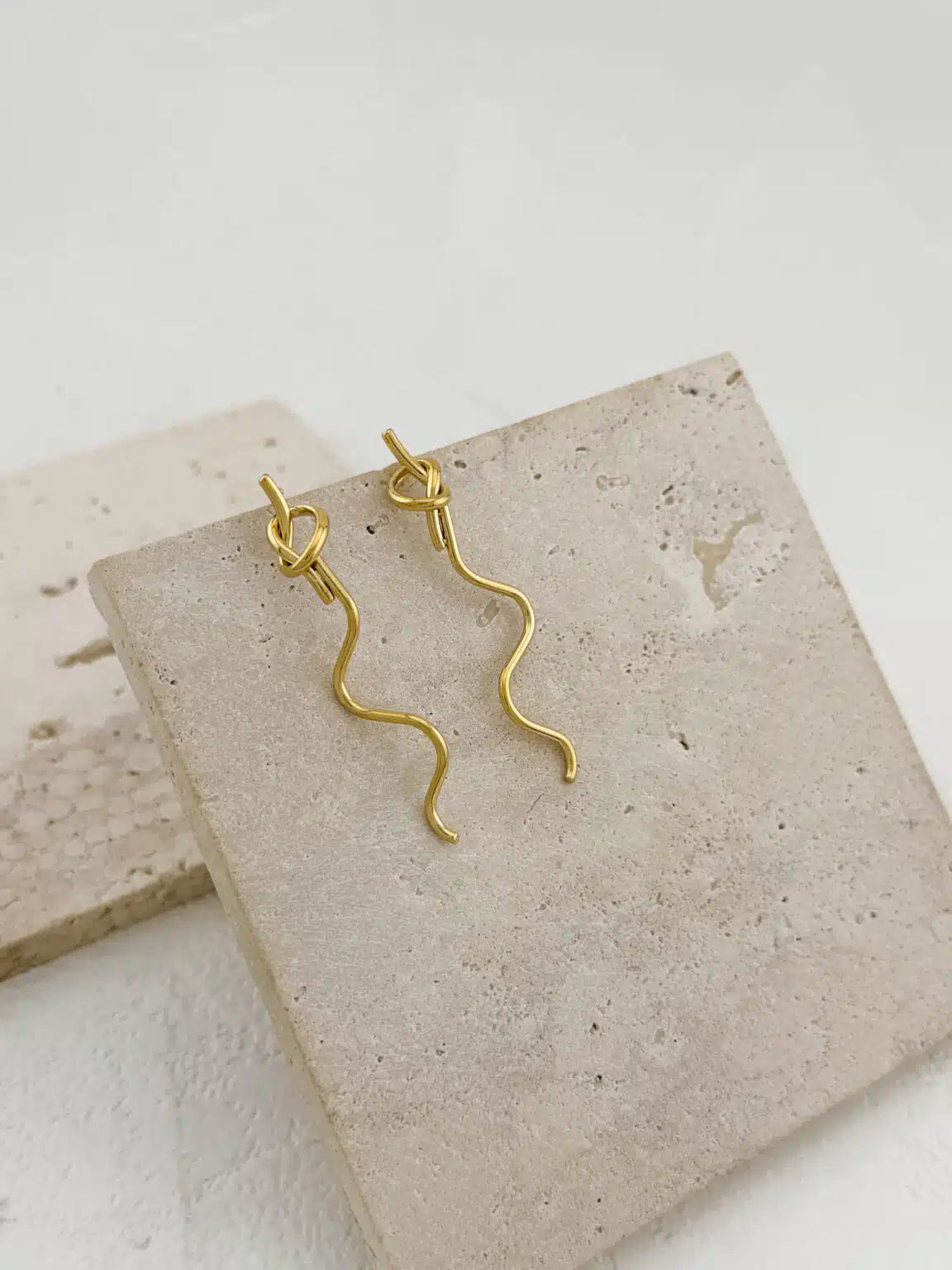 Σκουλαρίκια Gold Waves & Knots