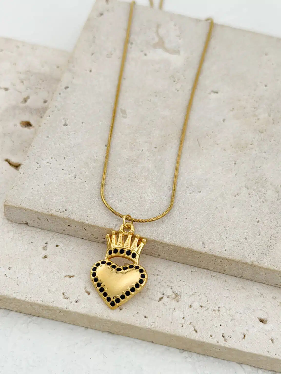 Ατσάλινο χρυσό κολιέ Queen Heart
