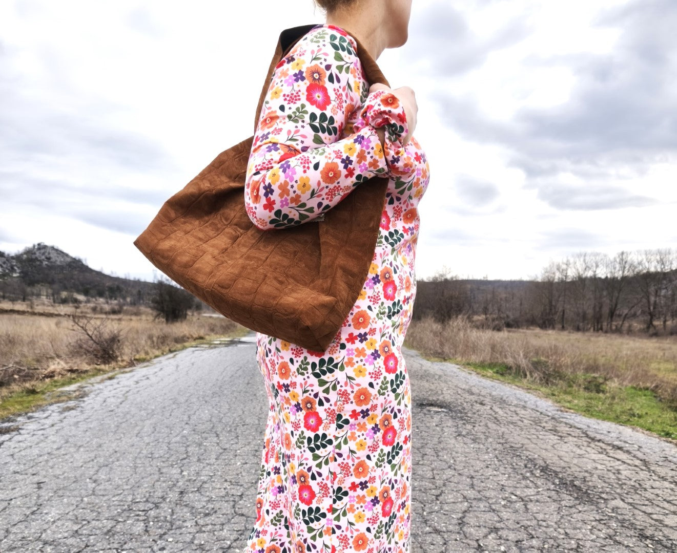 LIGHT BROWN SUEDE HOBO SHOULDER BAG