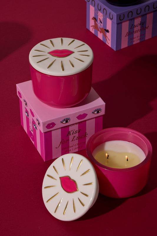 Charmed Smoked Cherry κερί σόγιας σε ροζ γυάλινο δοχείο 226gr